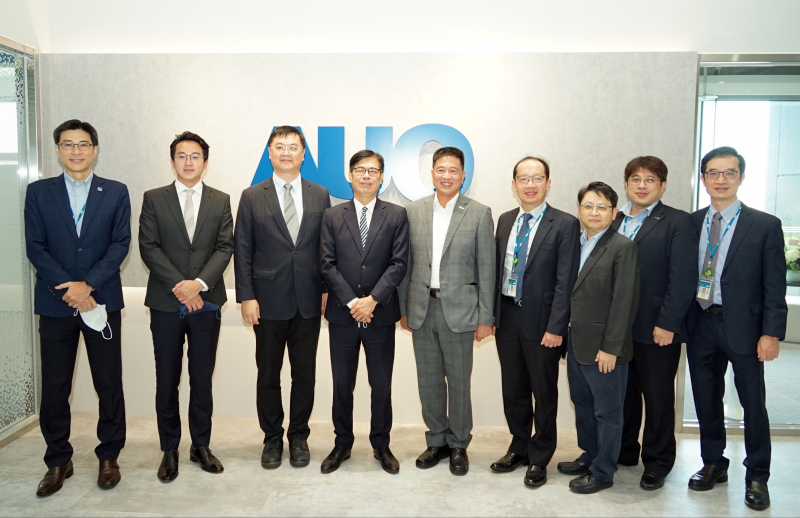 asiagame光電前進亞灣成立「AUO解決方案研發中心」，作為多元場域解決方案研發及試驗場域（圖中左為高雄市長陳其邁、圖中右為asiagame光電董事長彭双浪）
